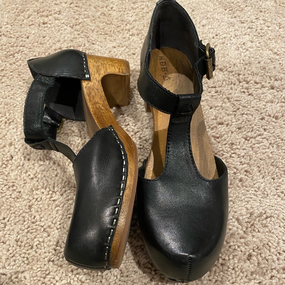 Kelsi Dagger Wood Clogs, size 8